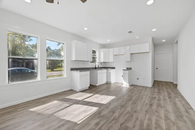 $1,550 | 301 East 3rd Street, Sweeny, TX 77480