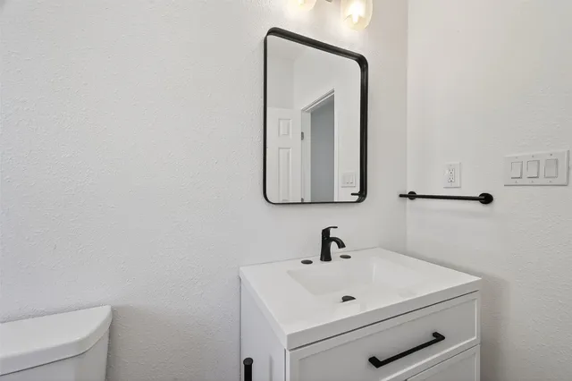 $1,550 | 301 East 3rd Street, Sweeny, TX 77480