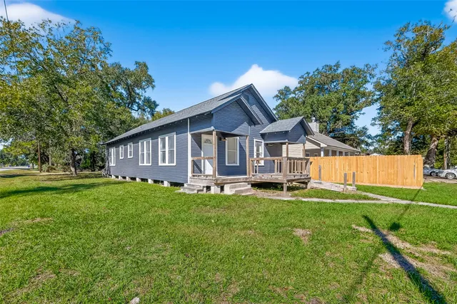 $1,550 | 301 East 3rd Street, Sweeny, TX 77480