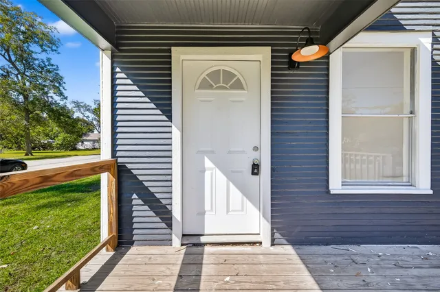 $1,550 | 301 East 3rd Street, Sweeny, TX 77480