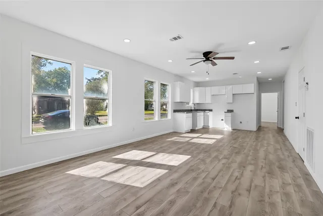 $1,550 | 301 East 3rd Street, Sweeny, TX 77480