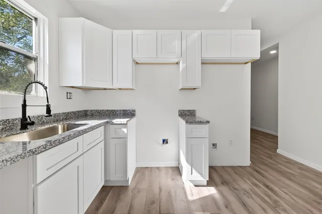 $1,550 | 301 East 3rd Street, Sweeny, TX 77480