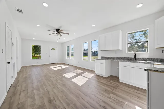 $1,550 | 301 East 3rd Street, Sweeny, TX 77480