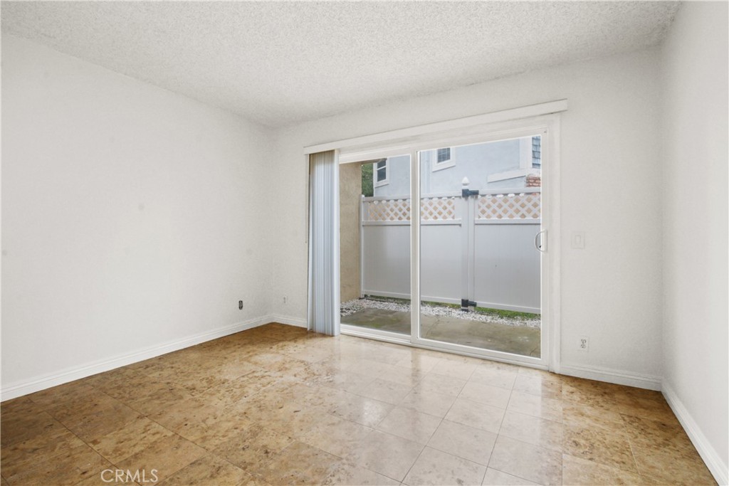 4 Brisa Irvine, CA 92620 - Photo 14 of 17 an empty room with window