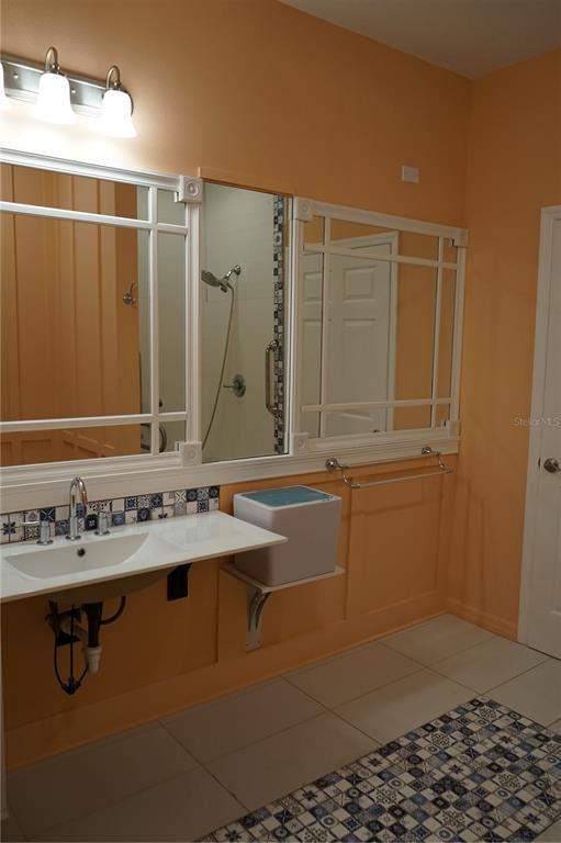 201 Sunset Crest Court Apollo Beach, FL 33572 - Photo 34 of 81 a bathroom with a sink and a mirror