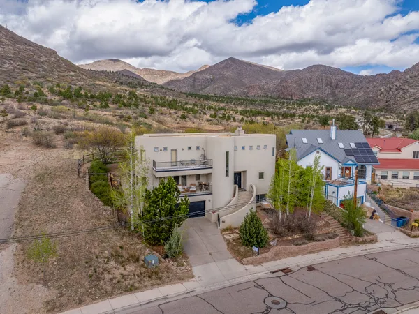 $1,044,000 | 2385 48th Street, Los Alamos, NM 87544