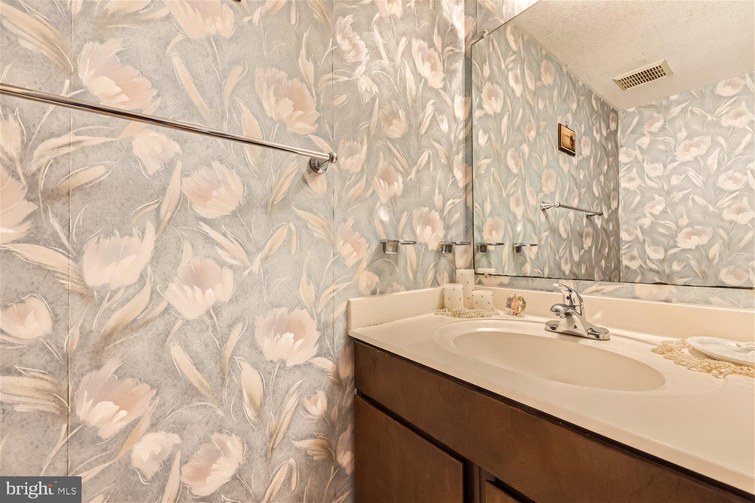 7516 Sea Change Columbia, MD 21045 - Photo 11 of 28 Main floor half bathroom