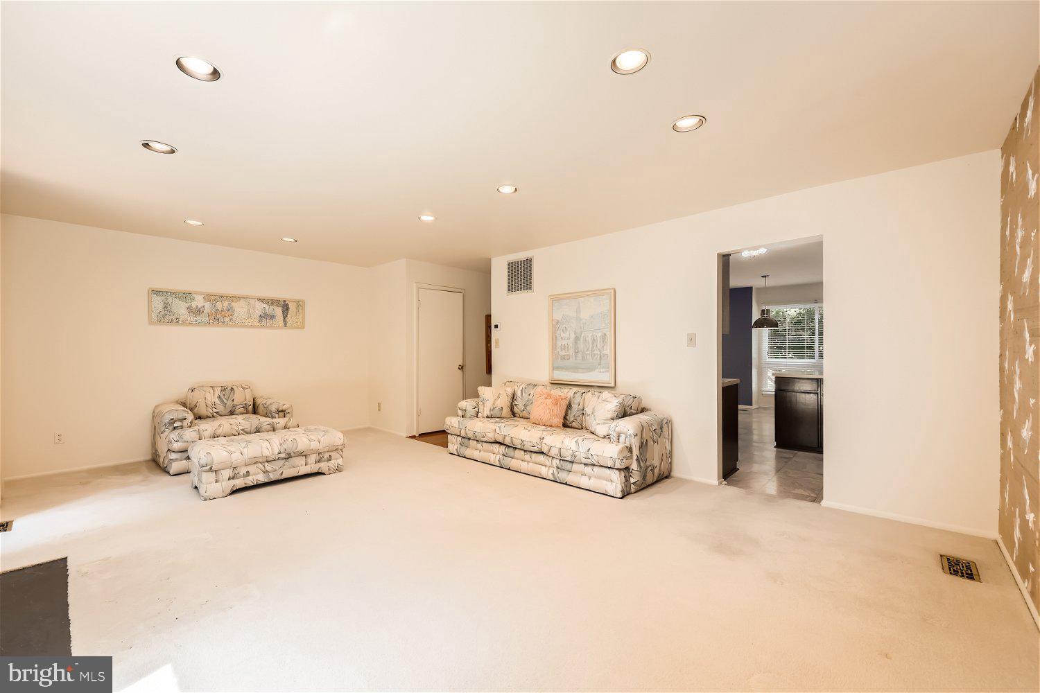 7516 Sea Change Columbia, MD 21045 - Photo 4 of 28 Living Room