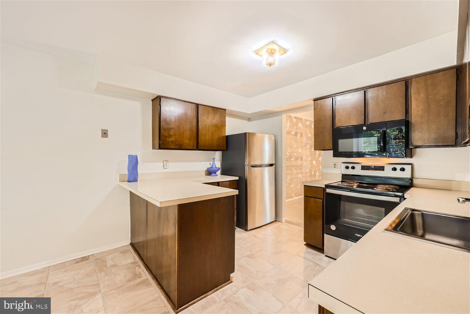 7516 Sea Change Columbia, MD 21045 - Photo 8 of 28 Kitchen