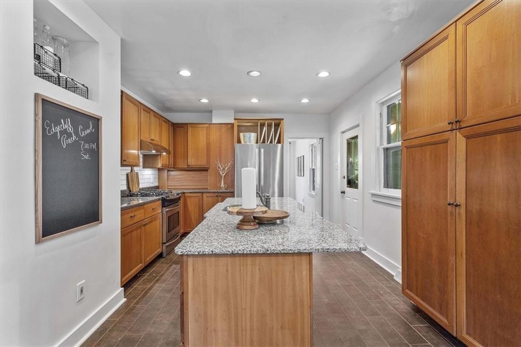 24 Edgecliff Road Carnegie, PA 15106 - Photo 8 of 25 Gallery Image 8