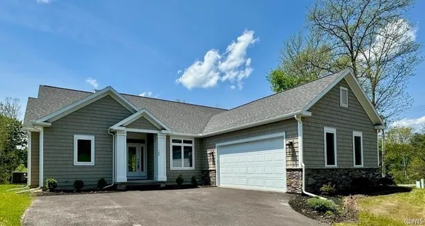 $785,000 | 137 Edwards Falls Lane, Manlius, NY 13104