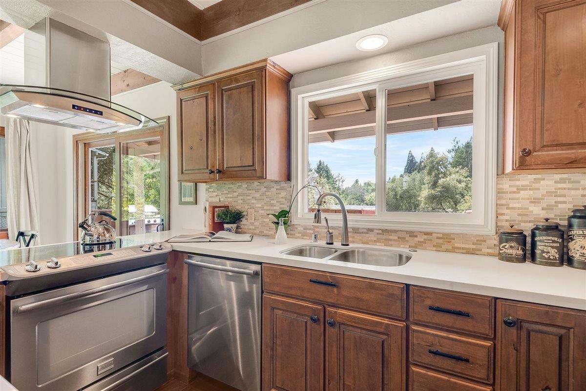 21681 Summit Road Los Gatos, CA 95033 - Photo 10 of 36 Gallery Image 10