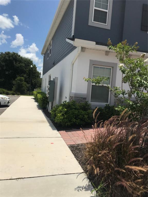2895 Narcoossee Cmns Way St. Cloud, FL 34771 - Photo 2 of 10 a view of a back yard of the house