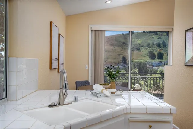 $1,399,000 | 25 Windcrest Lane, South San Francisco, CA 94080