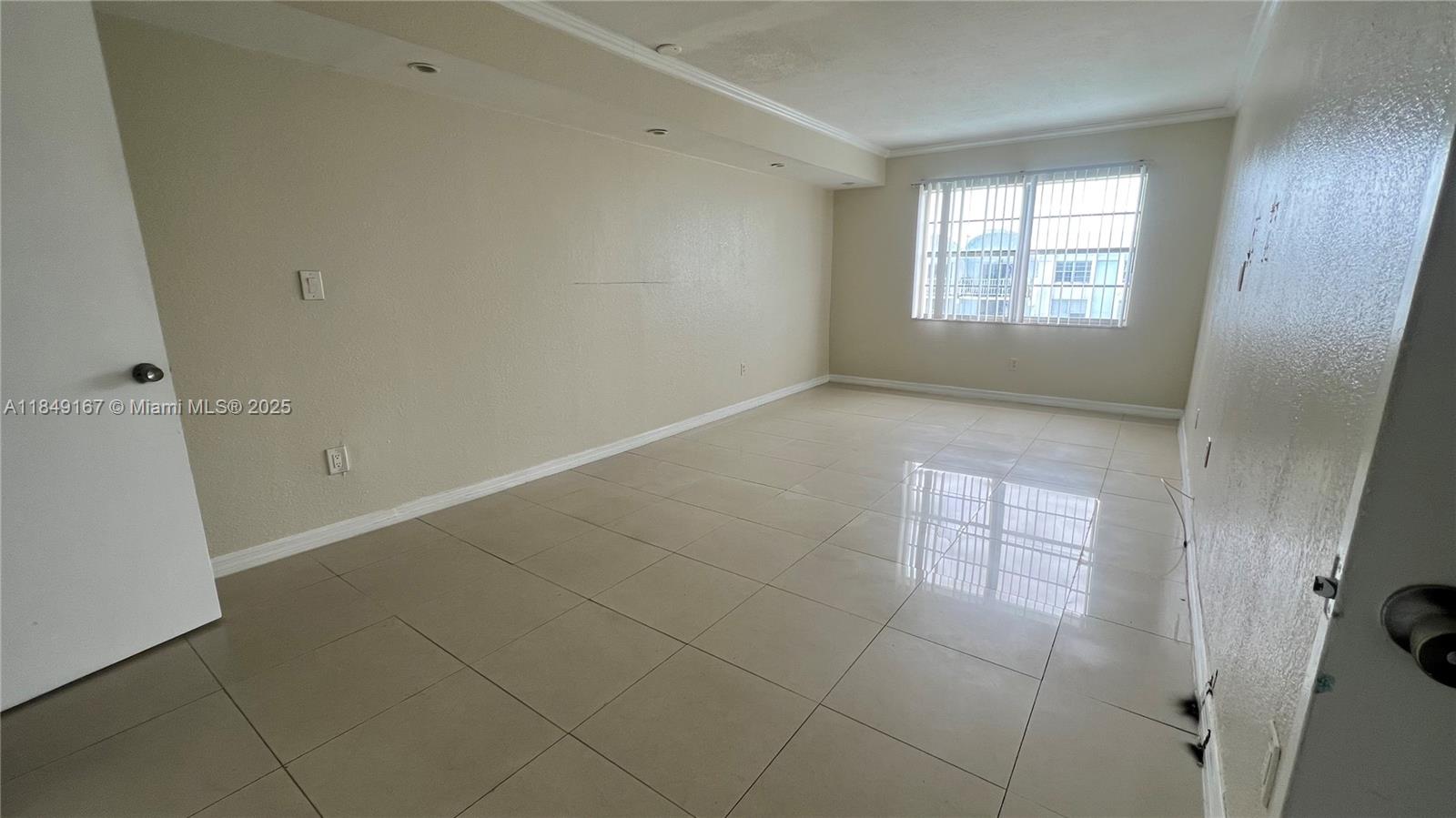 486 Northwest 165th Street, Unit B606 Miami, FL 33169 - Photo 14 of 19 a view of an empty room and window