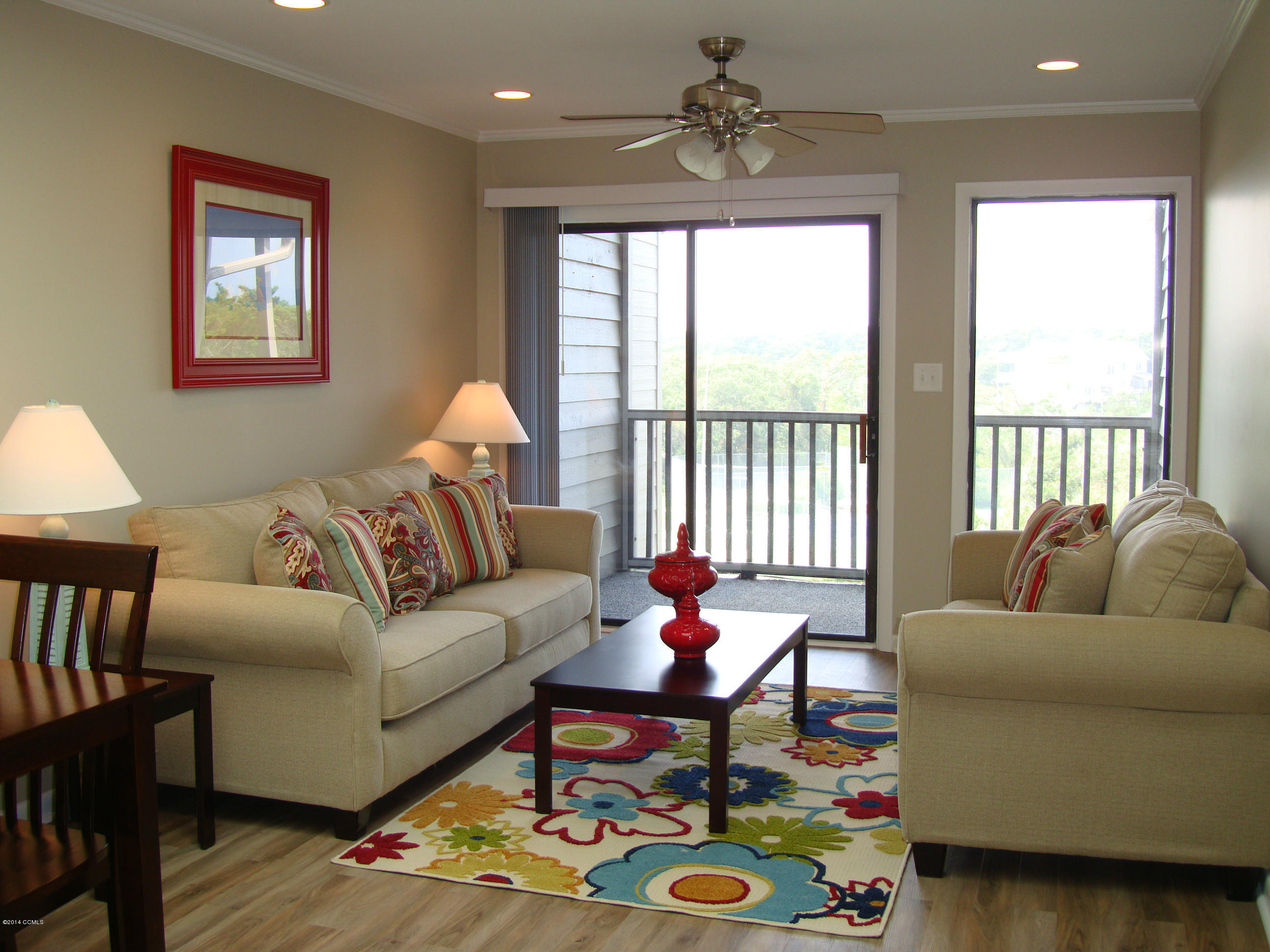 2404 West Fort Macon Road Atlantic Beach, NC 28512 - Photo 3 of 28 Living Room