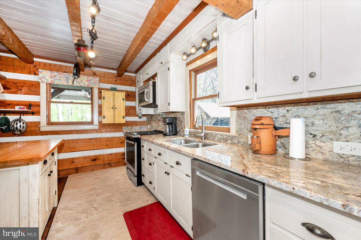 16926 Sprecher Road Sharpsburg, MD 21782 - Photo 16 of 76 Charming rustic kitchen with modern flair.