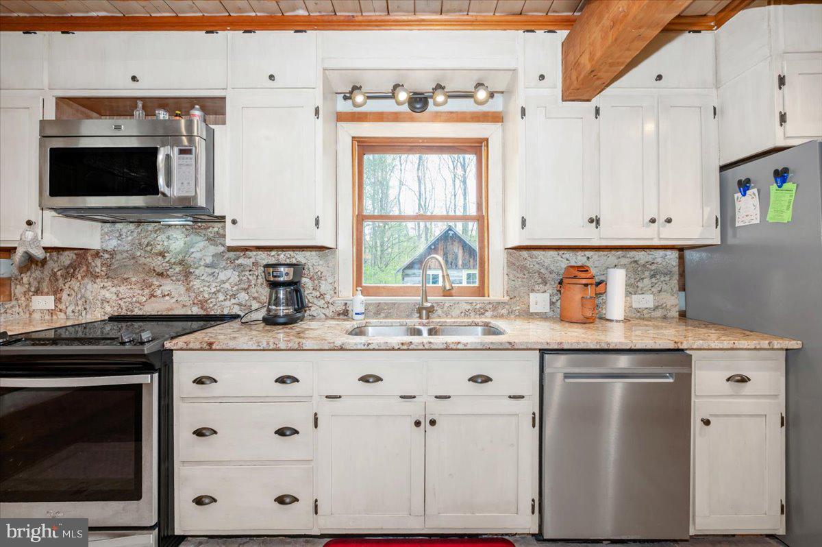 16926 Sprecher Road Sharpsburg, MD 21782 - Photo 19 of 76 Charming kitchen with rustic appeal.