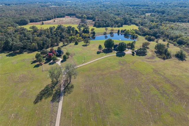 a view of a lake with houses in outdoor space