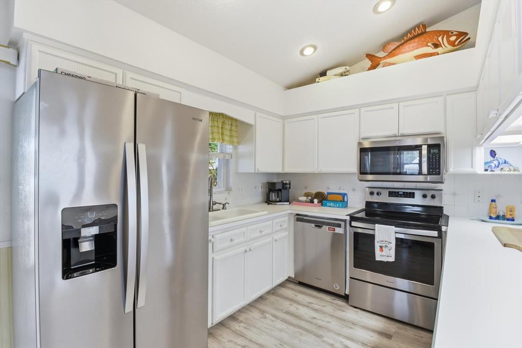 2882 North Comanche Point Crystal River, FL 34429 - Photo 8 of 39 a kitchen with stainless steel appliances a refrigerator stove and microwave