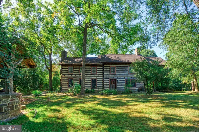 a view of a yard with swimming pool