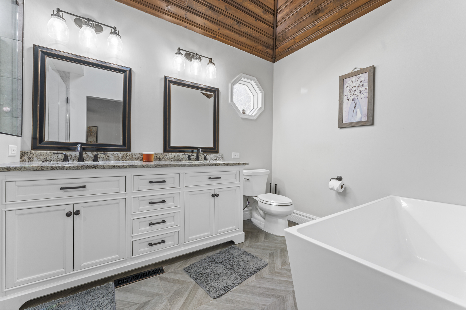 619 West End Road Roselle, IL 60172 - Photo 21 of 37 a bathroom with a double vanity sink mirror and bathtub