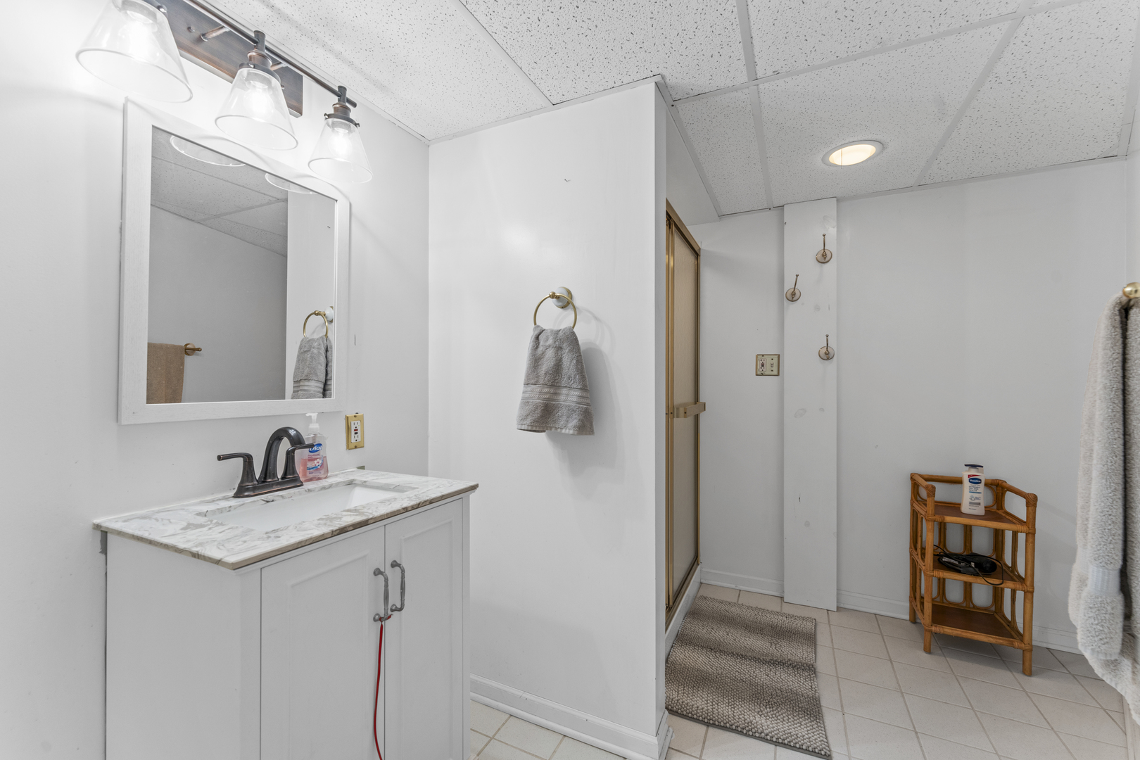 619 West End Road Roselle, IL 60172 - Photo 32 of 37 a bathroom with a sink and a mirror