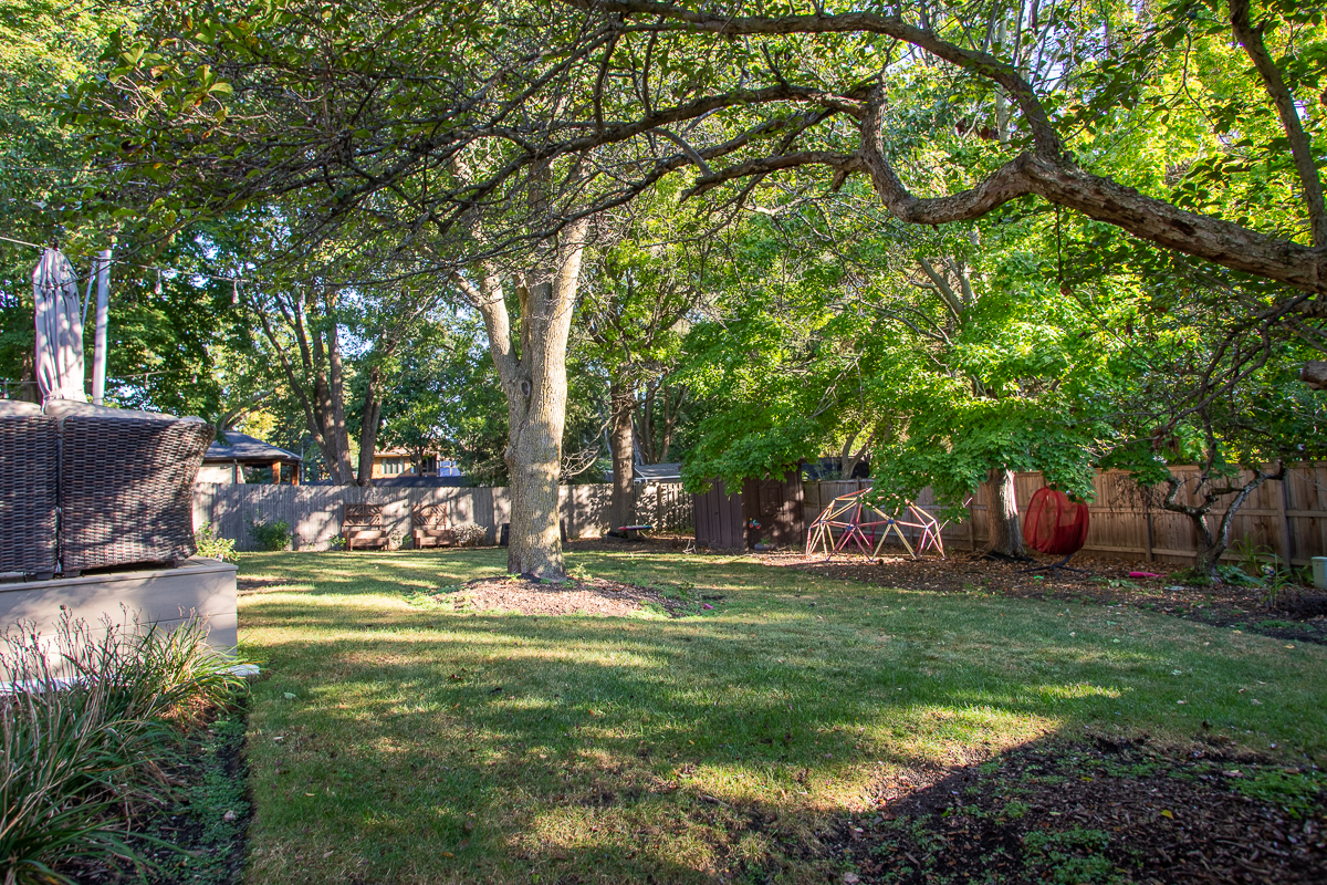 619 West End Road Roselle, IL 60172 - Photo 8 of 37 a view of a park
