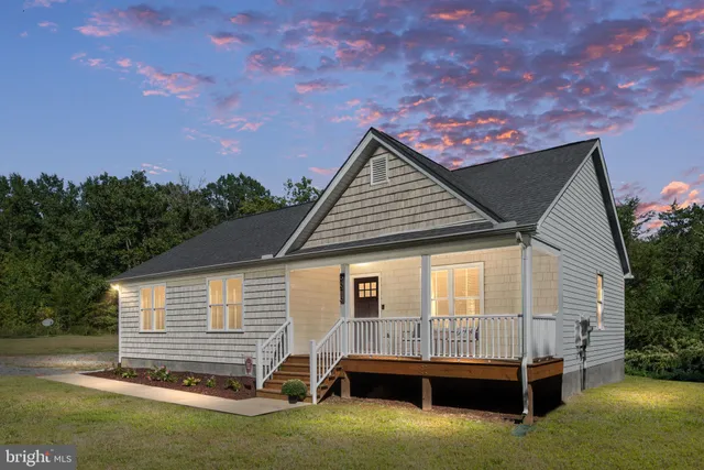 a view of house with backyard