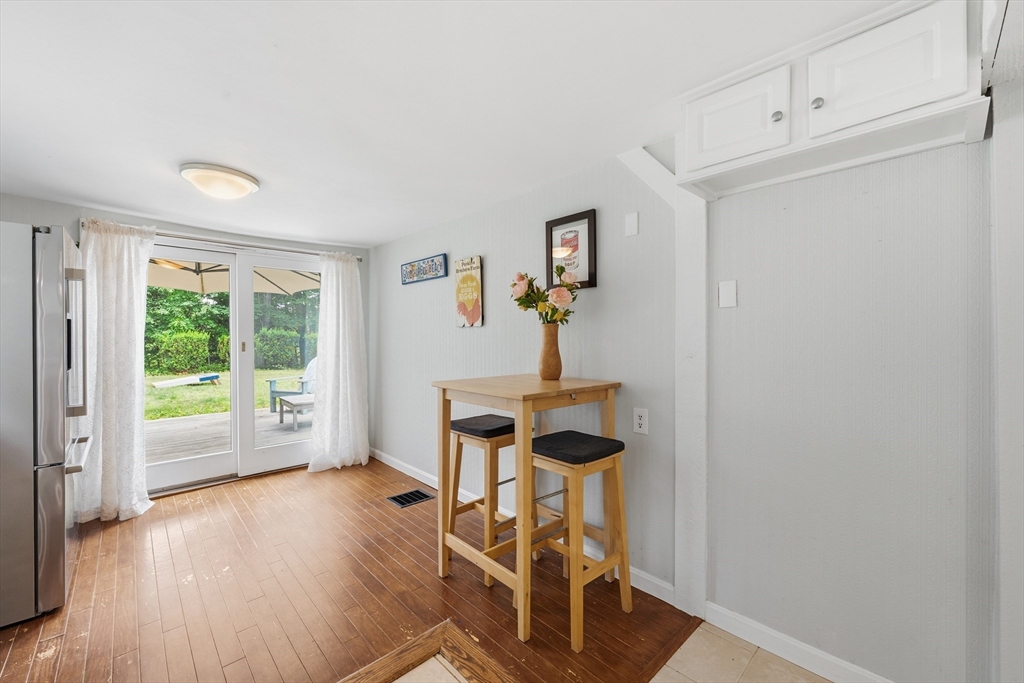 27 Leigh Road Hamilton, MA 01982 - Photo 3 of 40 Gallery Image 3