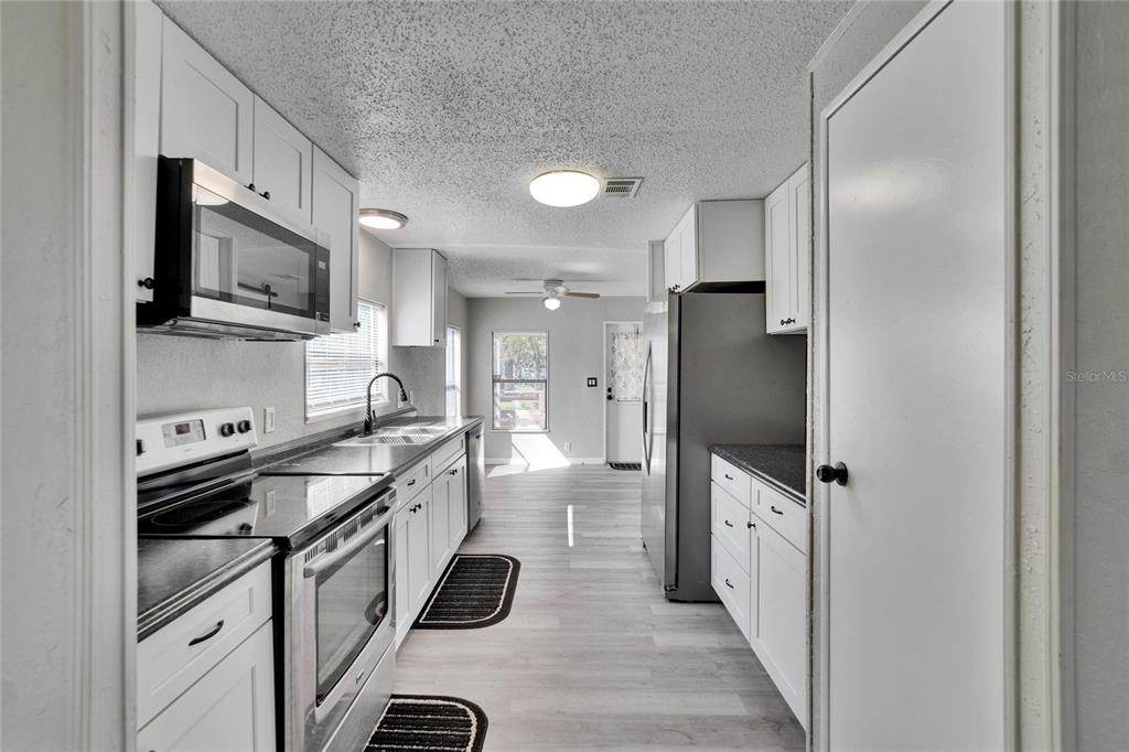 5509 Davis Road Lakeland, FL 33810 - Photo 3 of 40