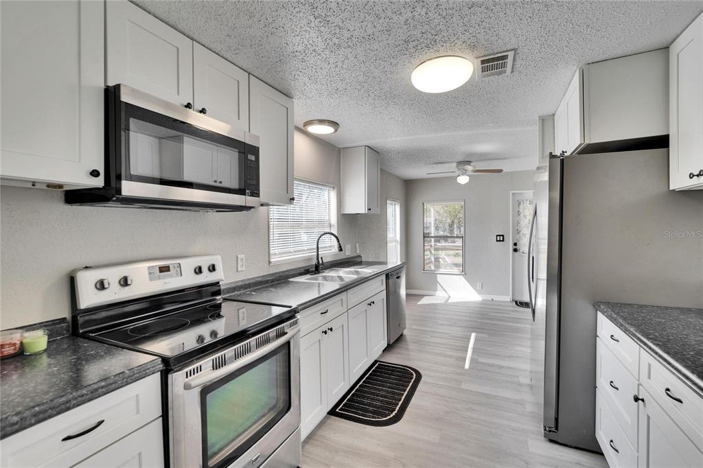 5509 Davis Road Lakeland, FL 33810 - Photo 4 of 40