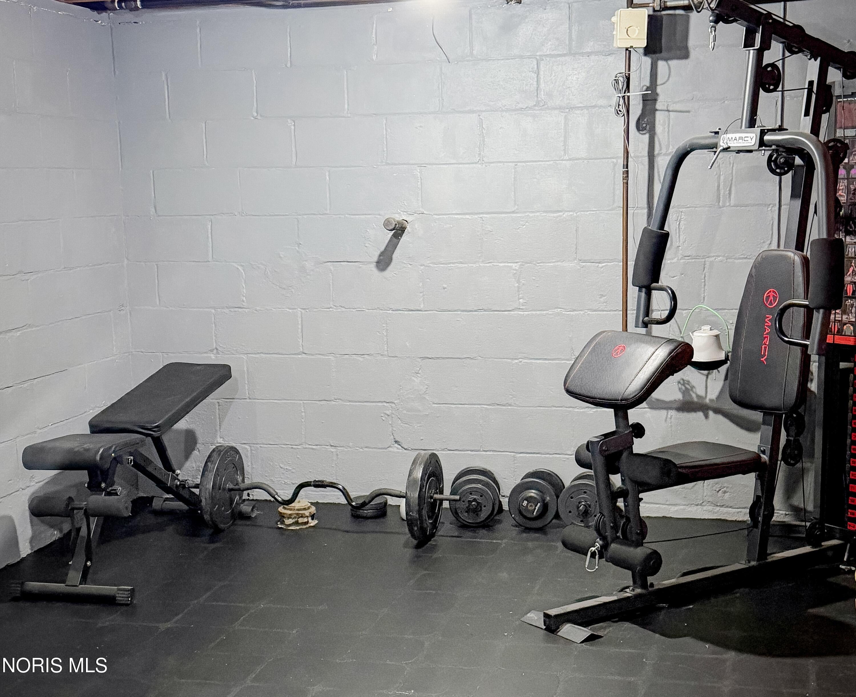 4233 Garrison Road Toledo, OH 43613 - Photo 22 of 25 workout room