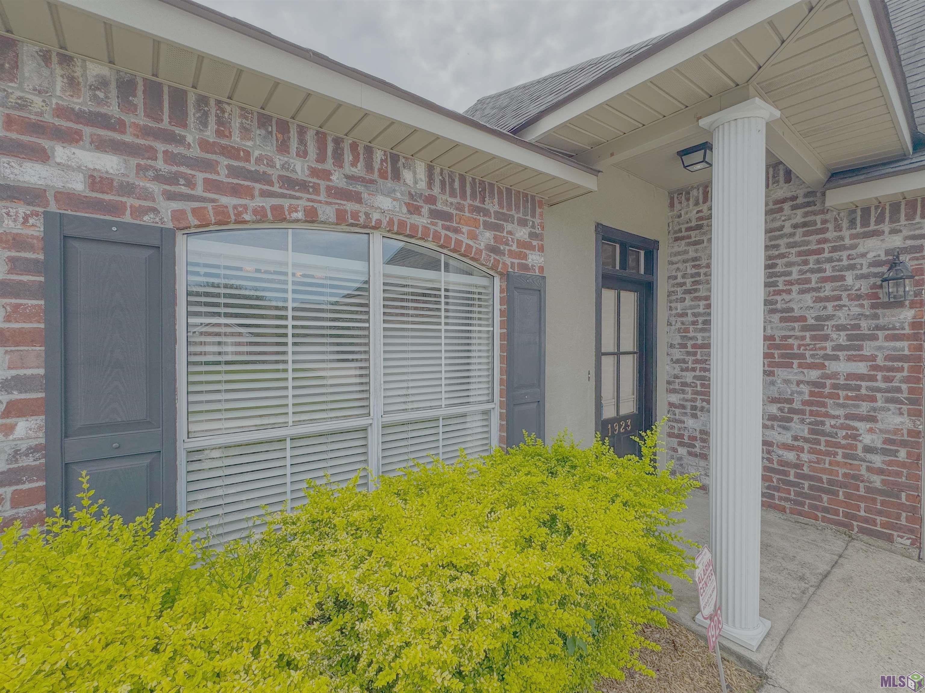 1923 Hunters Way Drive Baton Rouge, LA 70816 - Photo 3 of 22