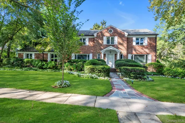 $2,288,000 | 2 Chester Drive, Great Neck, NY 11021