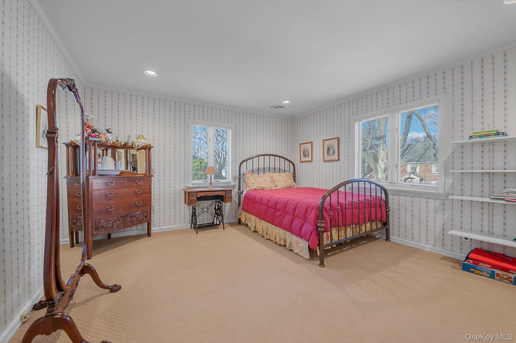 2 Chester Drive Great Neck, NY 11021 - Photo 20 of 37