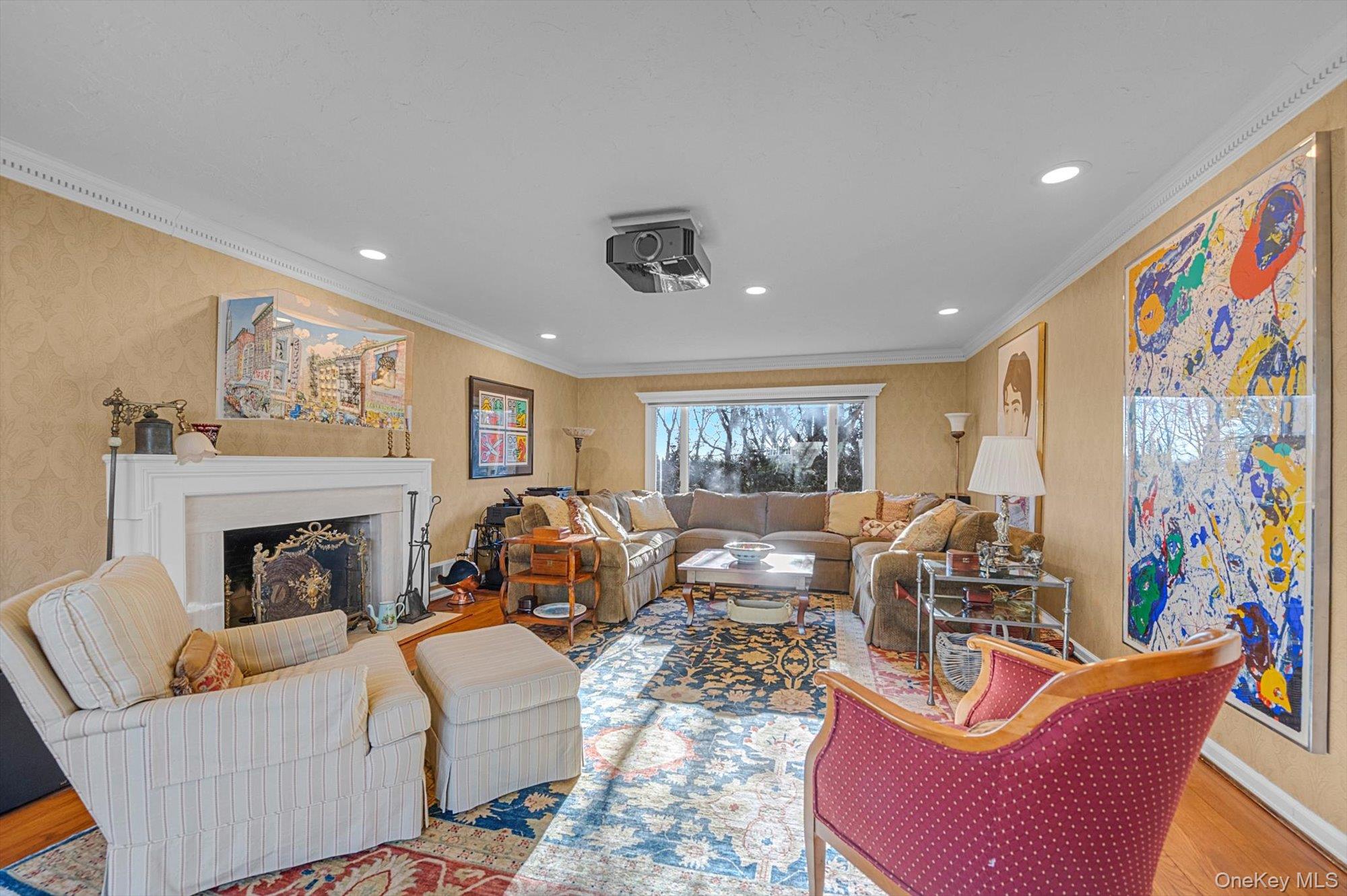 2 Chester Drive Great Neck, NY 11021 - Photo 4 of 37