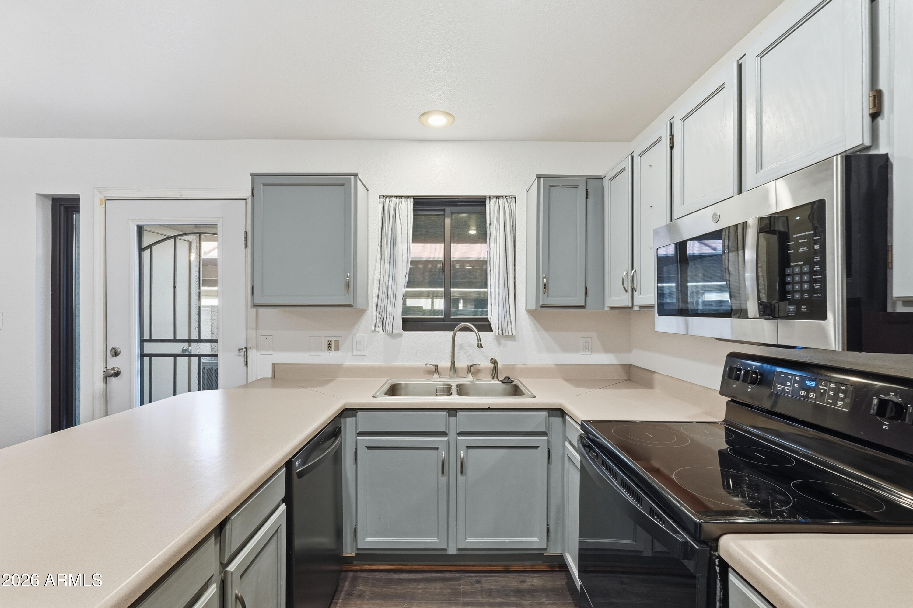 6262 East Brown Road, Unit 10 Mesa, AZ 85205 - Photo 1 of 33 a kitchen that has a sink and a stove