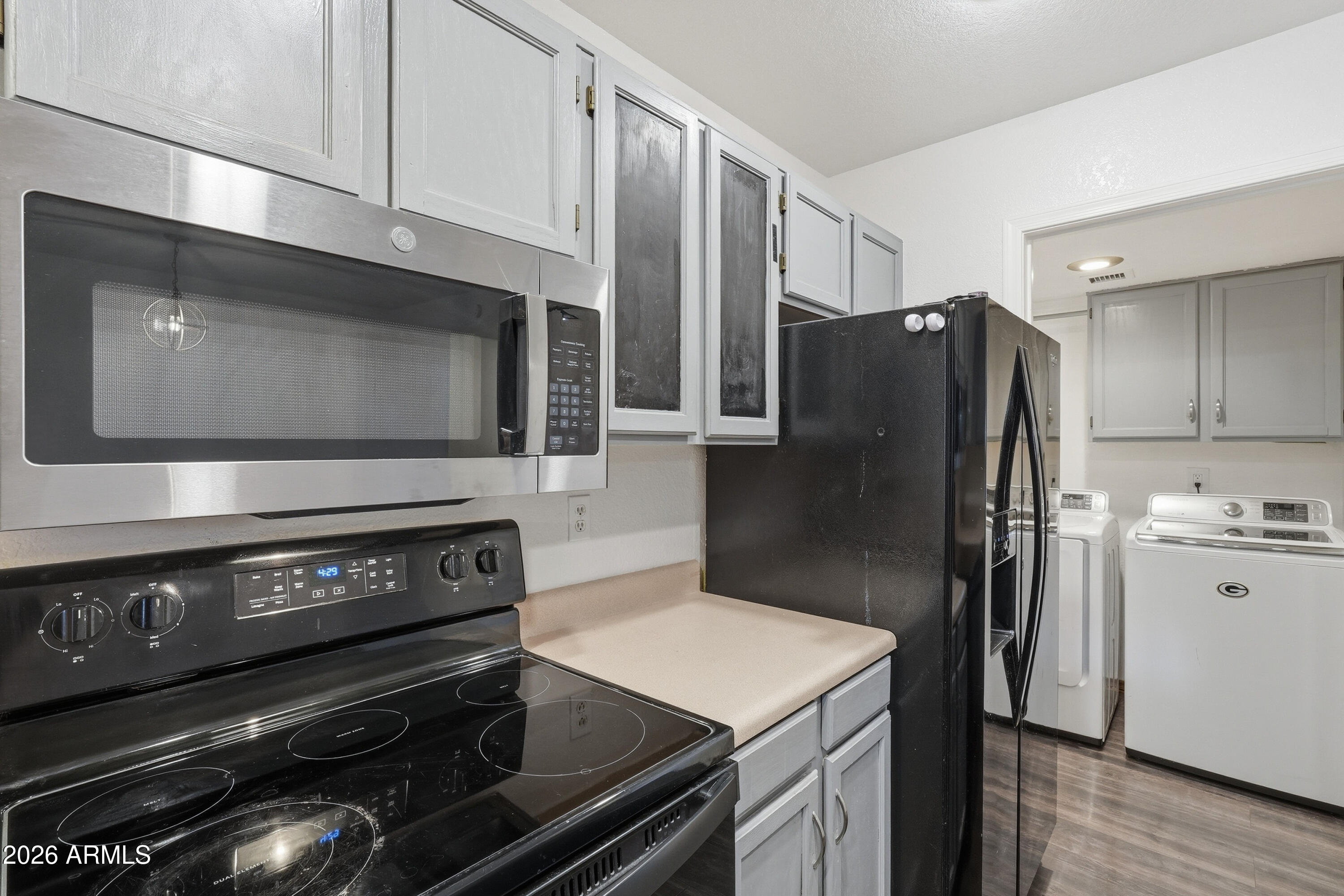 6262 East Brown Road, Unit 10 Mesa, AZ 85205 - Photo 7 of 33 a kitchen with appliances and cabinets