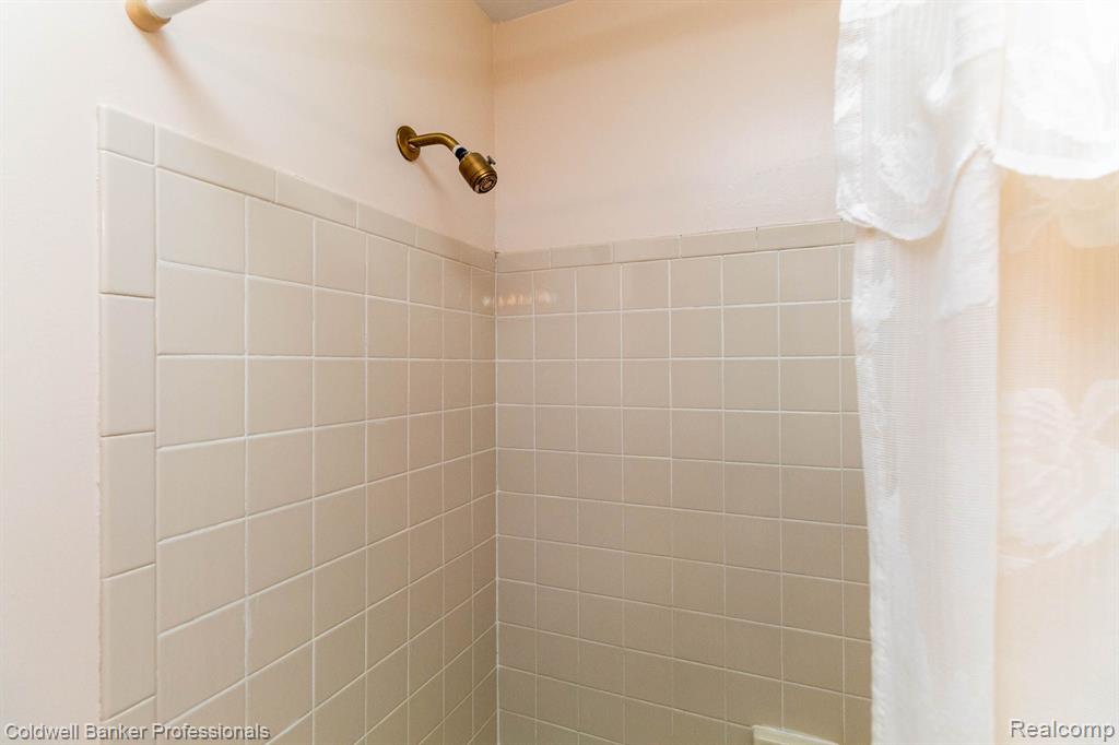 520 Willard Avenue Rochester Hills, MI 48307 - Photo 17 of 36