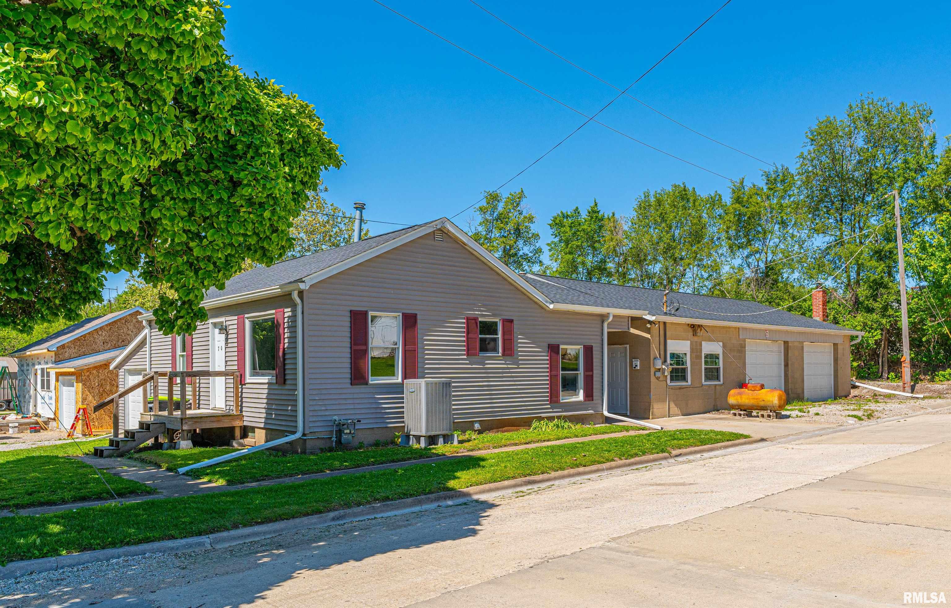 703 South Kickapoo Street Lincoln, IL 62656 - Photo 4 of 42