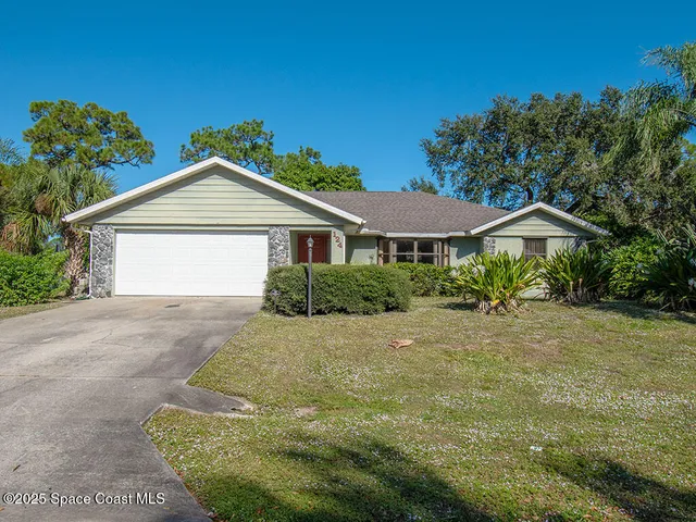 $374,900 | 124 Hinchman Avenue, Sebastian, FL 32958