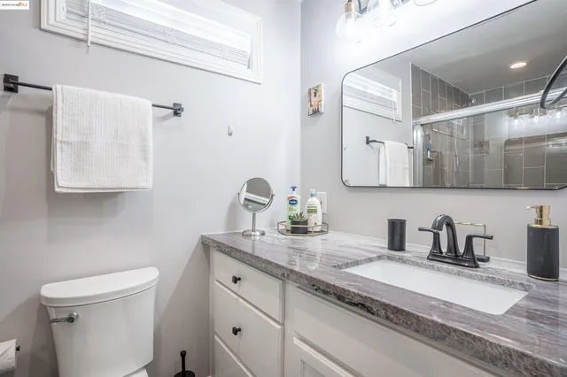 $999,000 | 527 Chester Street, Oakland, CA 94607