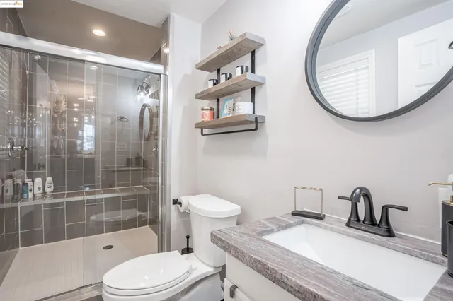 $999,000 | 527 Chester Street, Oakland, CA 94607