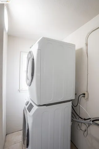 $999,000 | 527 Chester Street, Oakland, CA 94607