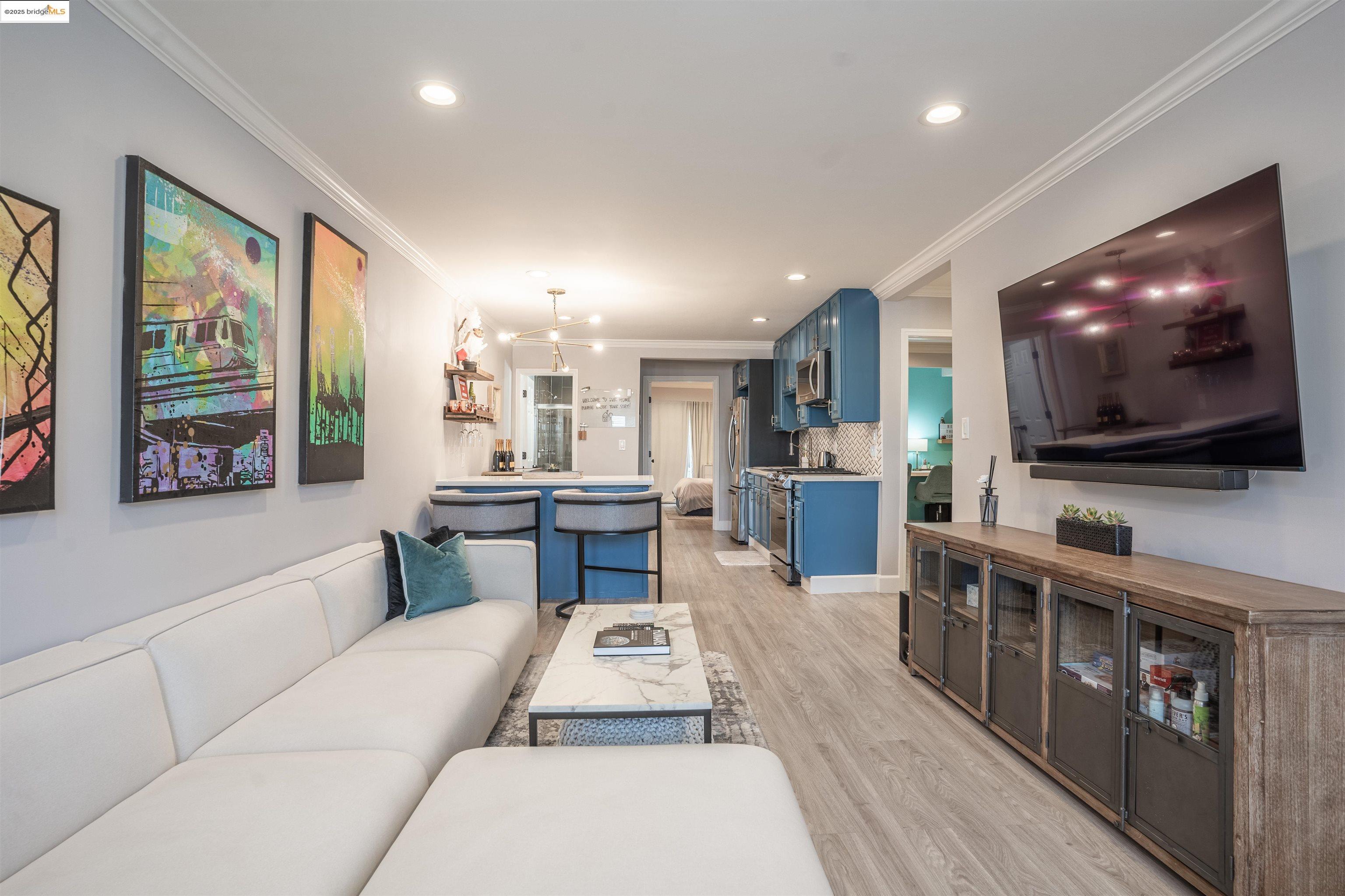 527 Chester Street Oakland, CA 94607 - Photo 3 of 59