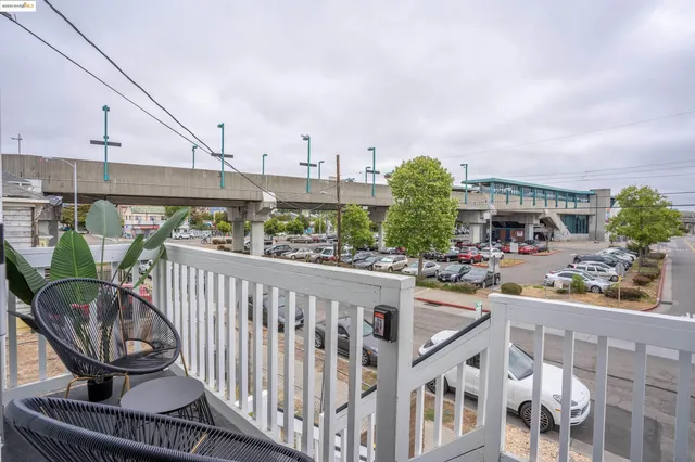 $999,000 | 527 Chester Street, Oakland, CA 94607