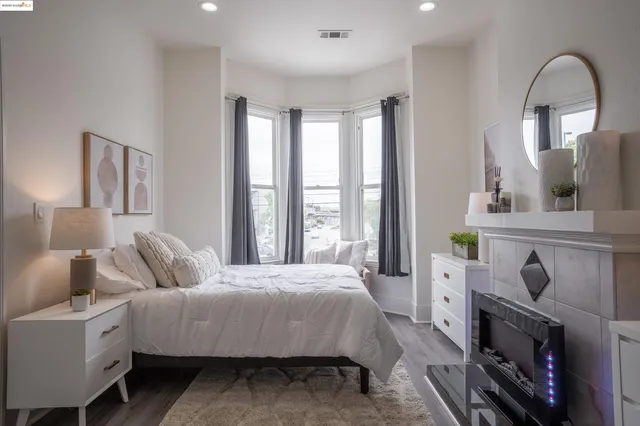 $999,000 | 527 Chester Street, Oakland, CA 94607