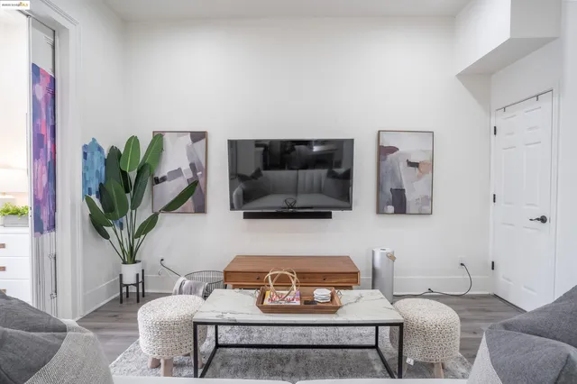 $999,000 | 527 Chester Street, Oakland, CA 94607