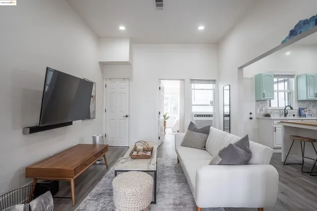 $999,000 | 527 Chester Street, Oakland, CA 94607